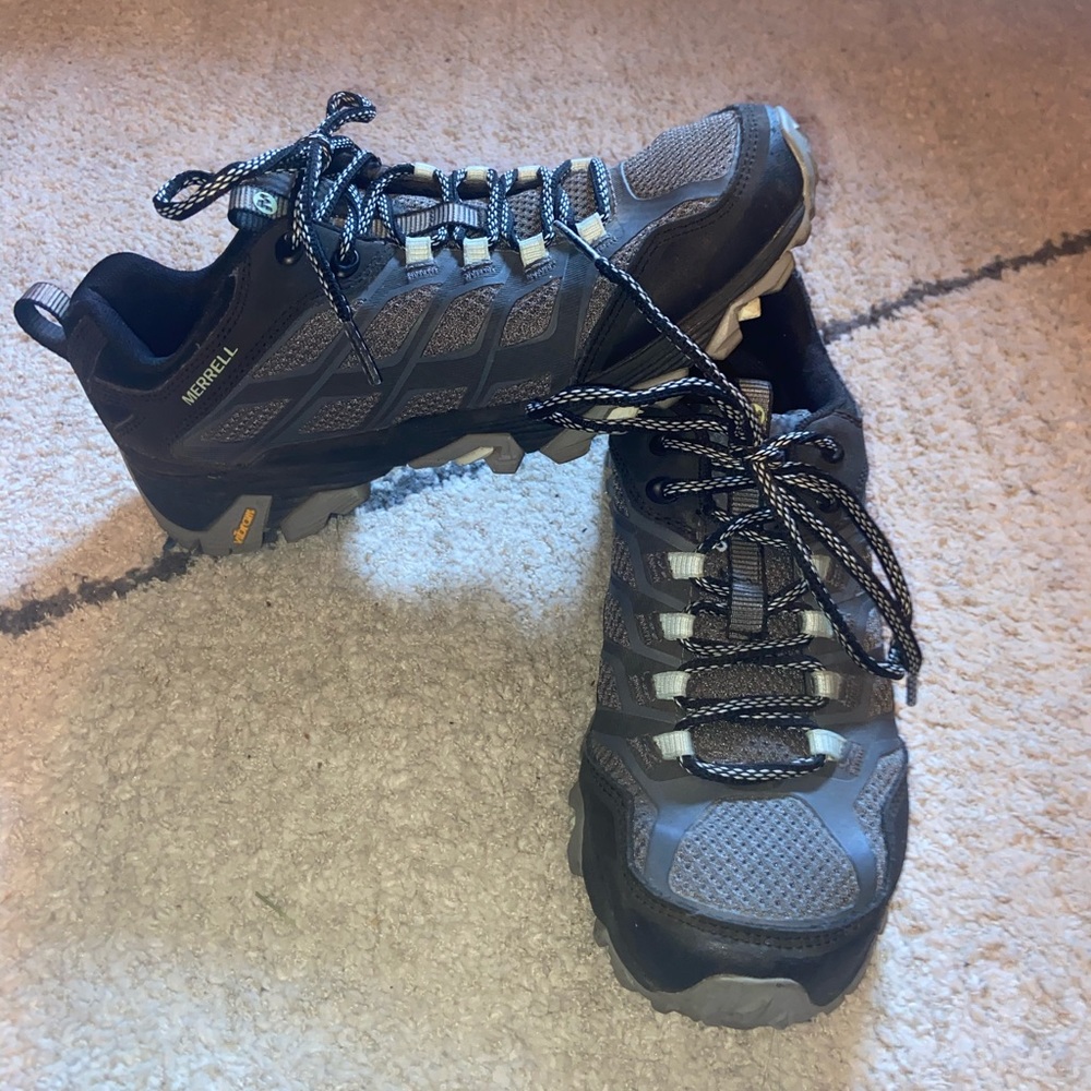 Women’s Merrell Hiking Shoes sz 8